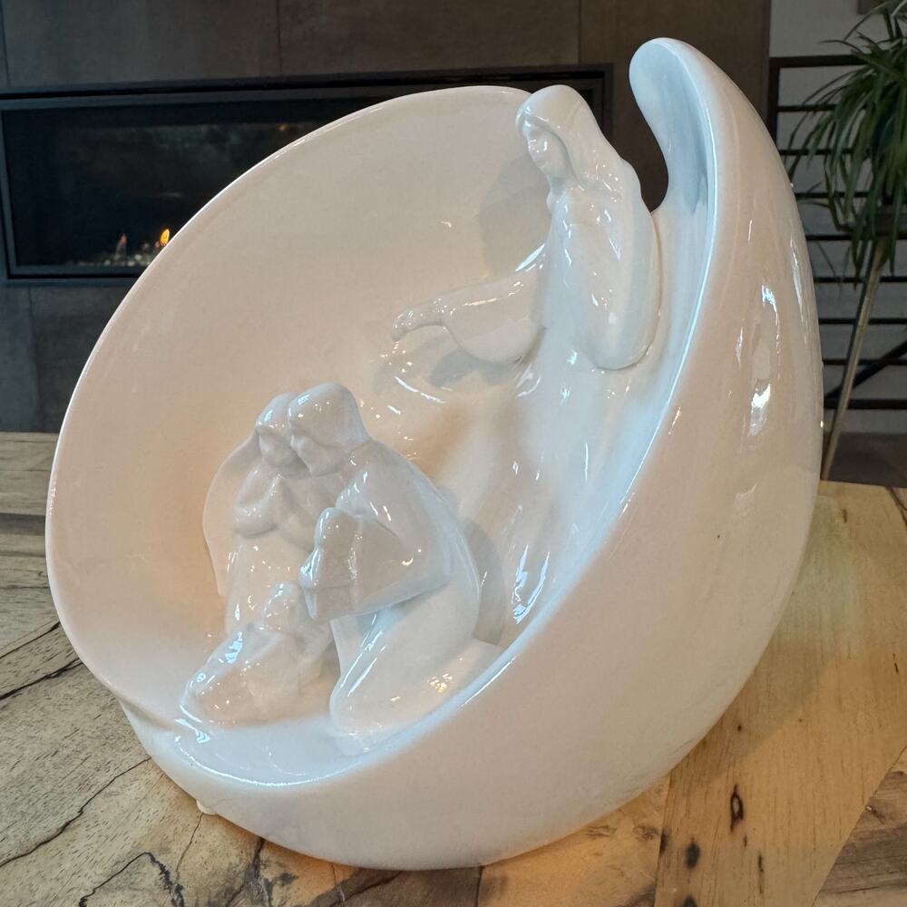 Coach House Gifts, White Ceramic Nativity Shelf Light, Manger in Angels Wings - Picture 10 of 16